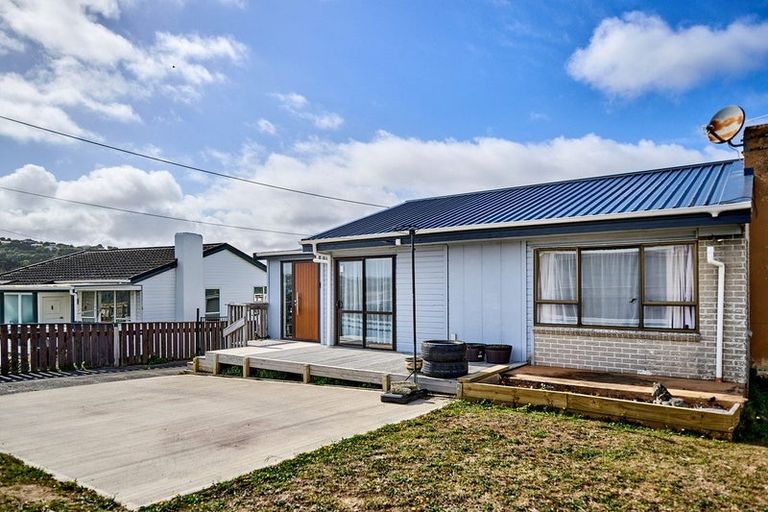 Photo of property in 37 Waiuta Street, Titahi Bay, Porirua, 5022