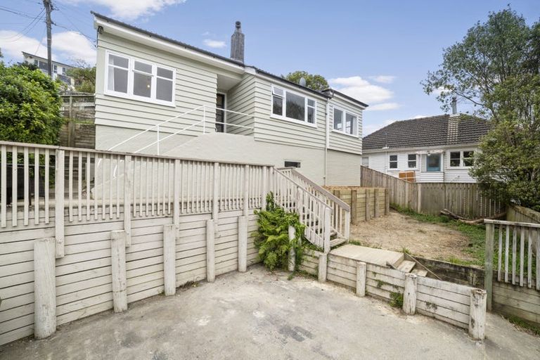 Photo of property in 15 Aplin Terrace, Ngaio, Wellington, 6035