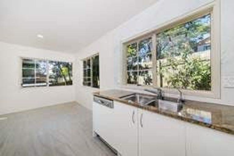 Photo of property in 66e Woodglen Road, Glen Eden, Auckland, 0602