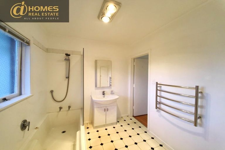 Photo of property in 2/12 Raines Avenue, Forrest Hill, Auckland, 0620