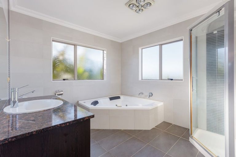 Photo of property in 11 Tekapo Rise, Fairview Heights, Auckland, 0632