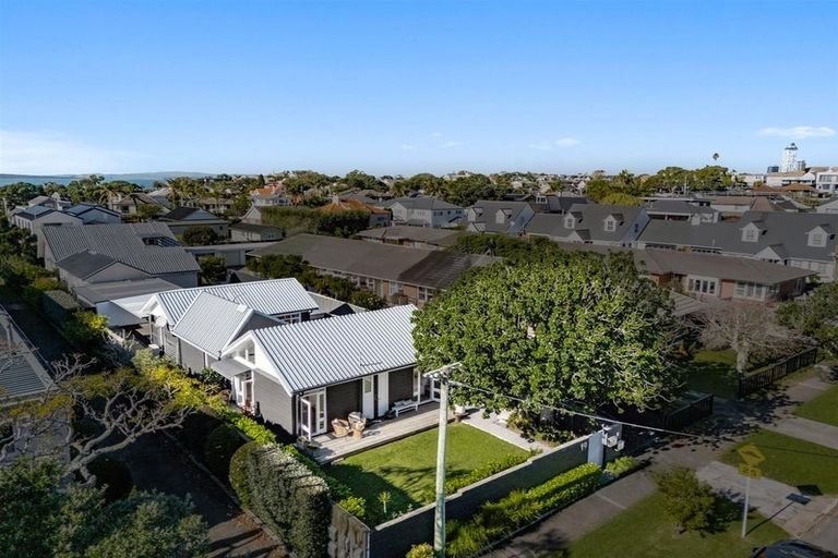 Photo of property in 1/19 Saltburn Road, Milford, Auckland, 0620