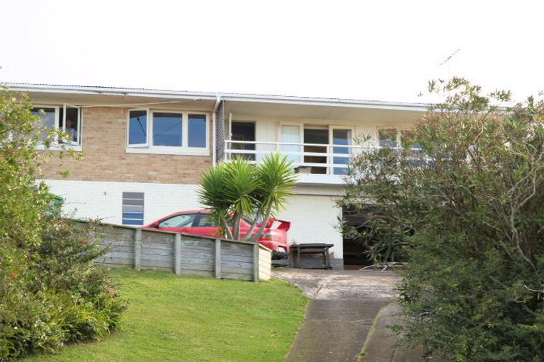 Photo of property in 6 Montgomery Crescent, Cockle Bay, Auckland, 2014