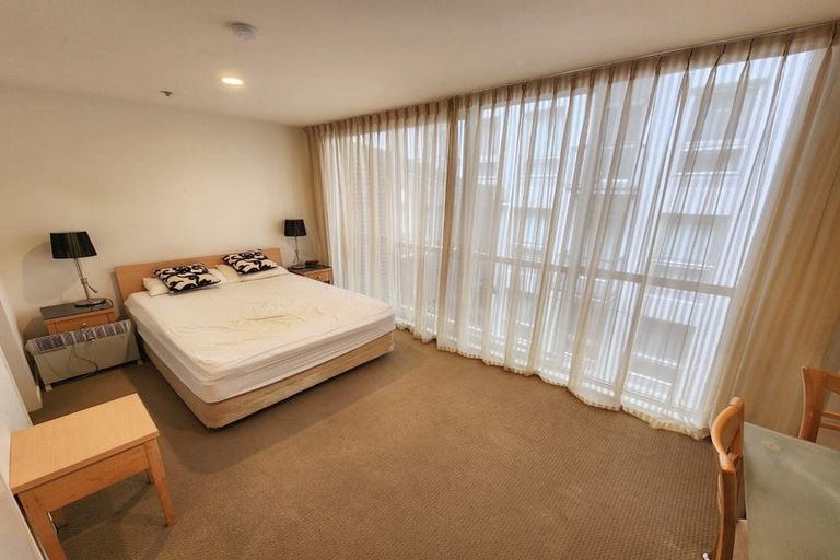 Photo of property in Terrace Heights Apartments, 2/163p The Terrace, Wellington Central, Wellington, 6011