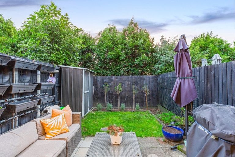Photo of property in 32 Wharara Lane, Massey, Auckland, 0614