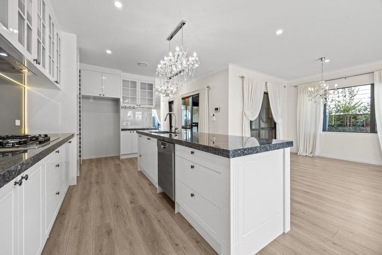 Photo of property in 16 Lime Hill Rise, Flat Bush, Auckland, 2019