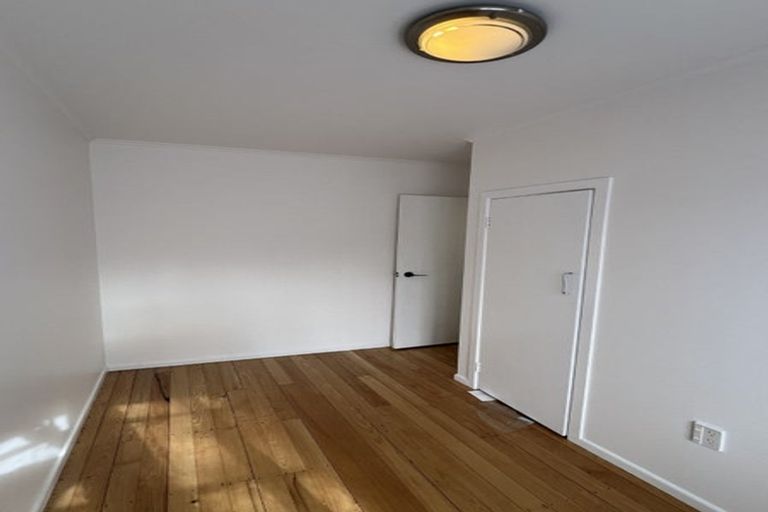 Photo of property in 32 Essex Street, Te Atatu South, Auckland, 0610