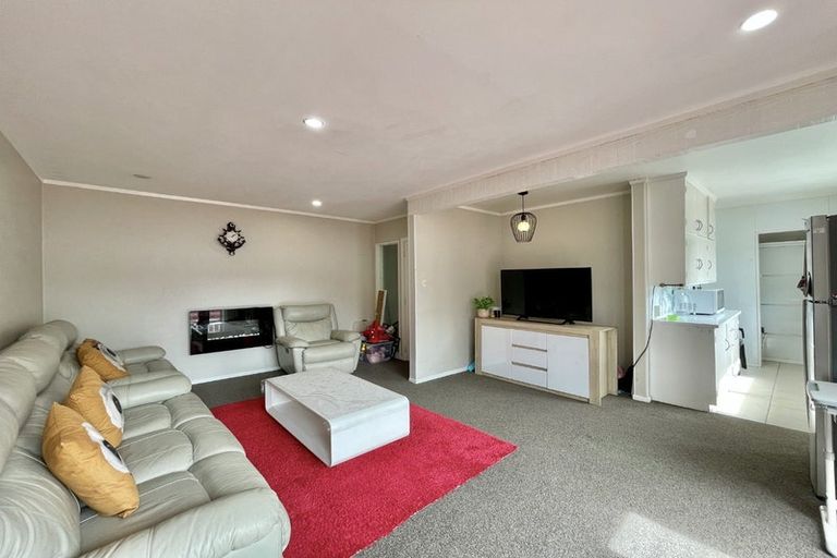 Photo of property in 1/146 Newlands Road, Newlands, Wellington, 6037