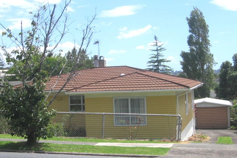 Photo of property in 17 Raleigh Road, Northcote, Auckland, 0627