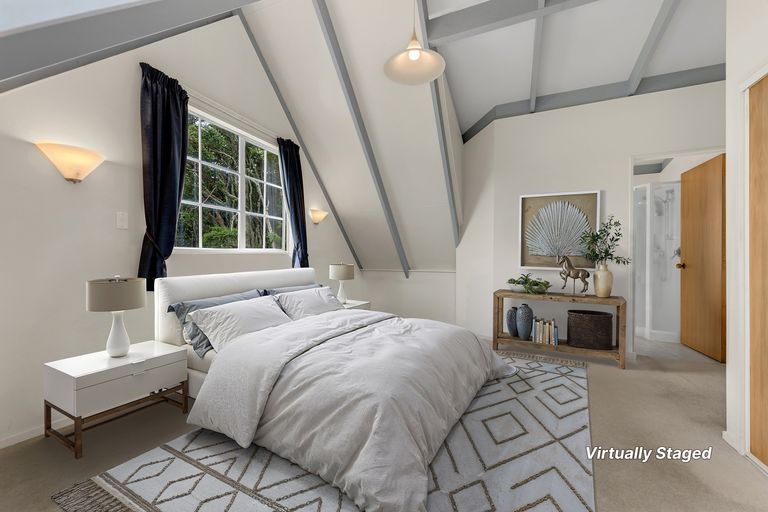 Photo of property in 100 Eugenia Rise, Goodwood Heights, Auckland, 2105