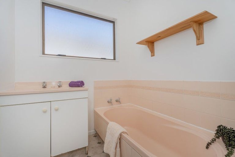 Photo of property in 15 Kawakawa Road, Whitianga, 3510