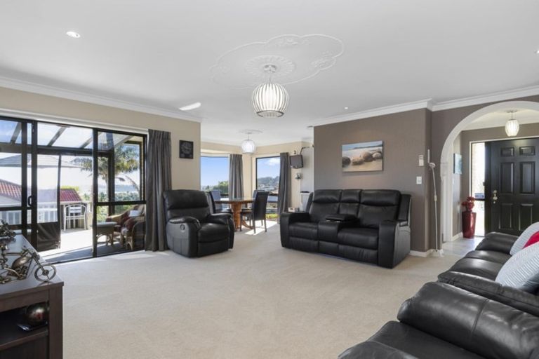 Photo of property in 60 Oteki Park Drive, Welcome Bay, Tauranga, 3112