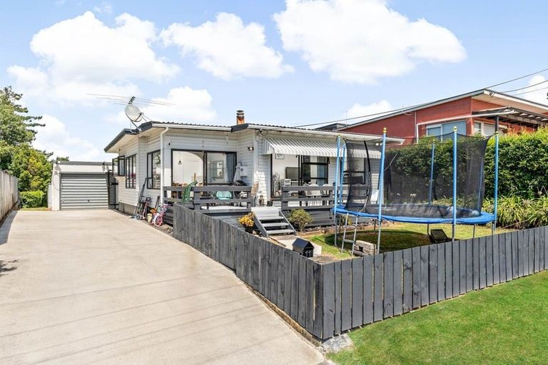 Photo of property in 11 Totara Road, Stanmore Bay, Whangaparaoa, 0932