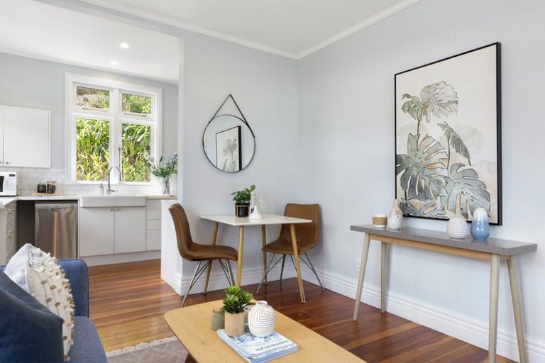 Photo of property in 64 Hungerford Road, Houghton Bay, Wellington, 6023