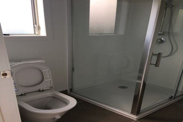 Photo of property in 114 Oaktree Avenue, Browns Bay, Auckland, 0630