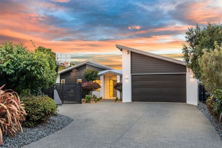 Photo of property in 8 Springwater Avenue, Northwood, Christchurch, 8051