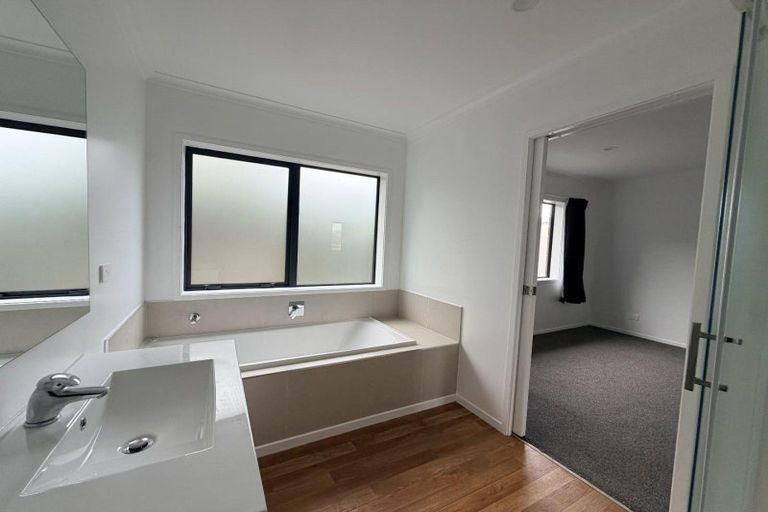 Photo of property in 114a Ngamotu Road, Spotswood, New Plymouth, 4310