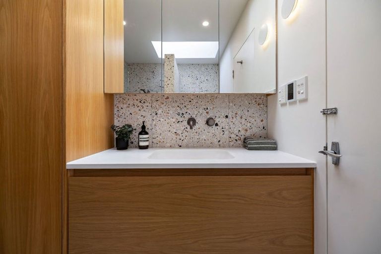 Photo of property in 556b Peninsula Road, Kelvin Heights, Queenstown, 9300