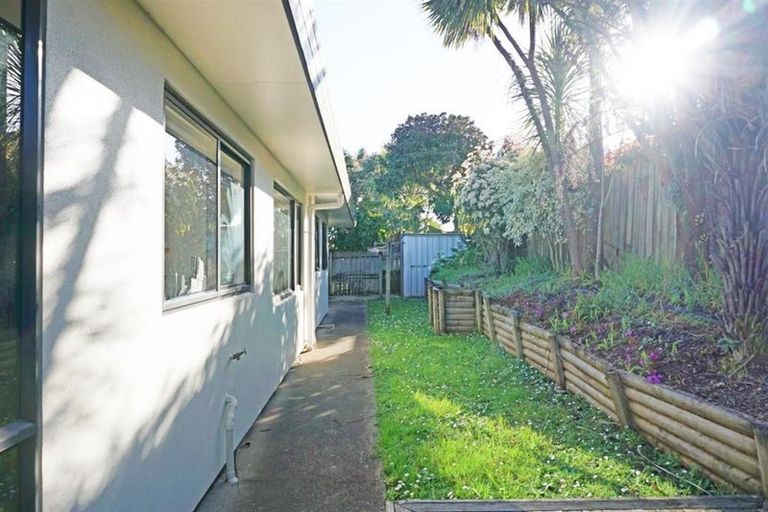 Photo of property in 43 Rathmar Drive, Manurewa, Auckland, 2105