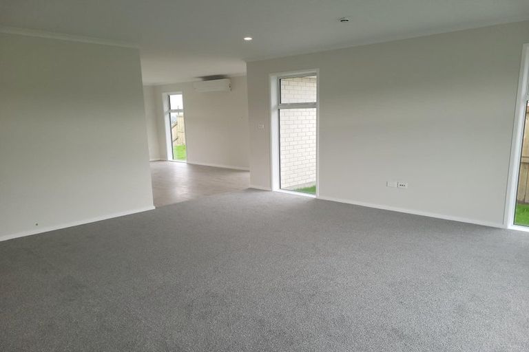 Photo of property in 21 Pukatea Crescent, Owhata, Rotorua, 3010