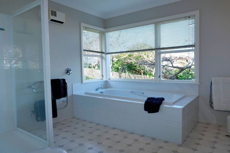 Photo of property in 8 Kotare Street, Waikanae, 5036