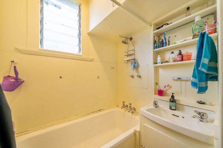 Photo of property in 15 Luxford Street, Berhampore, Wellington, 6023