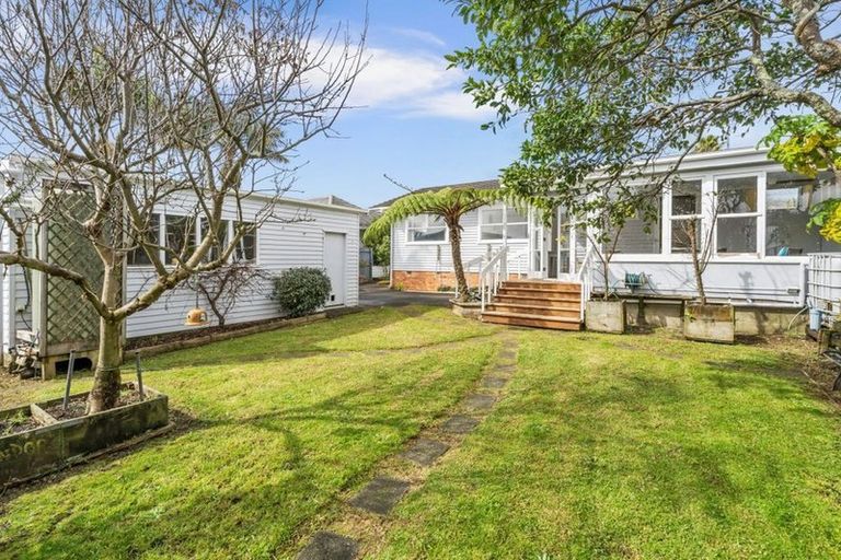 Photo of property in 13 Mickle Street, Te Atatu South, Auckland, 0610