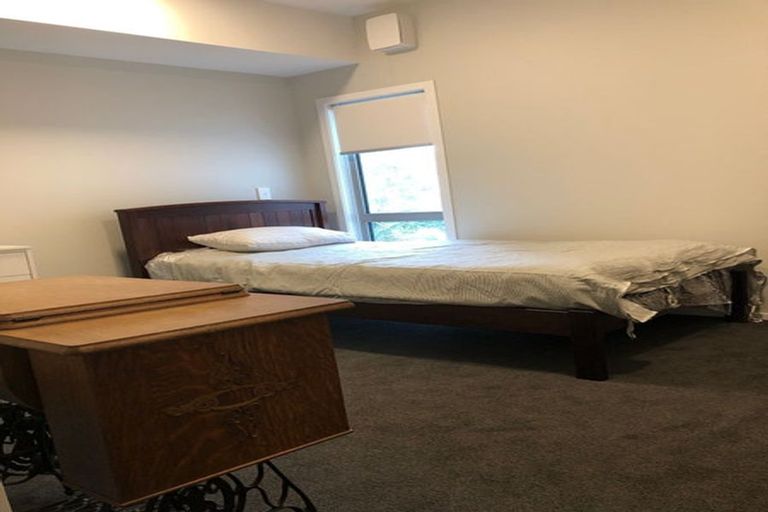 Photo of property in 23 Batchelor Street, Newlands, Wellington, 6037