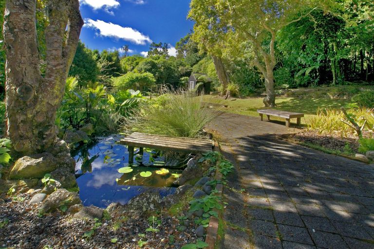 Photo of property in 199 Scenic Drive, Titirangi, Auckland, 0604