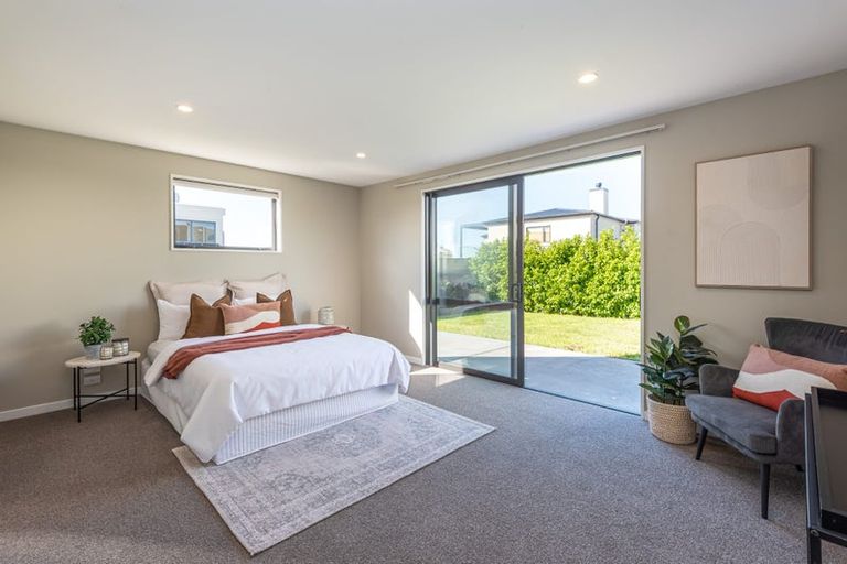 Photo of property in 2 Inverness Lane, Redcliffs, Christchurch, 8081