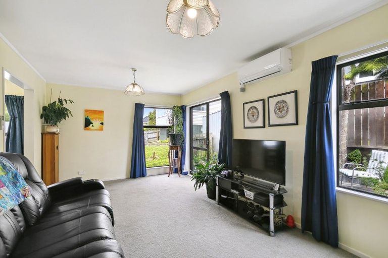 Photo of property in 19 Bassett Road, Johnsonville, Wellington, 6037