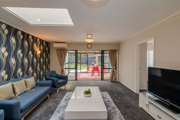 Photo of property in 77 Dunedin Street, Redwood, Christchurch, 8051