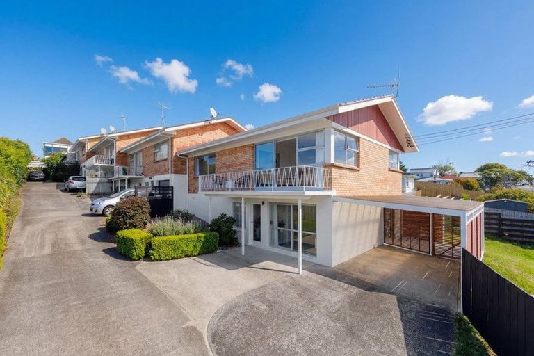 Photo of property in 1/15 Zion Road, Birkenhead, Auckland, 0626
