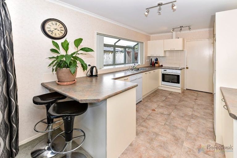 Photo of property in 4 Reremanu Place, Weymouth, Auckland, 2103