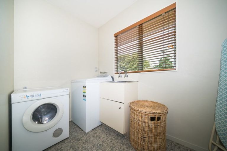 Photo of property in 5 Abby Road, Fitzherbert, Palmerston North, 4410