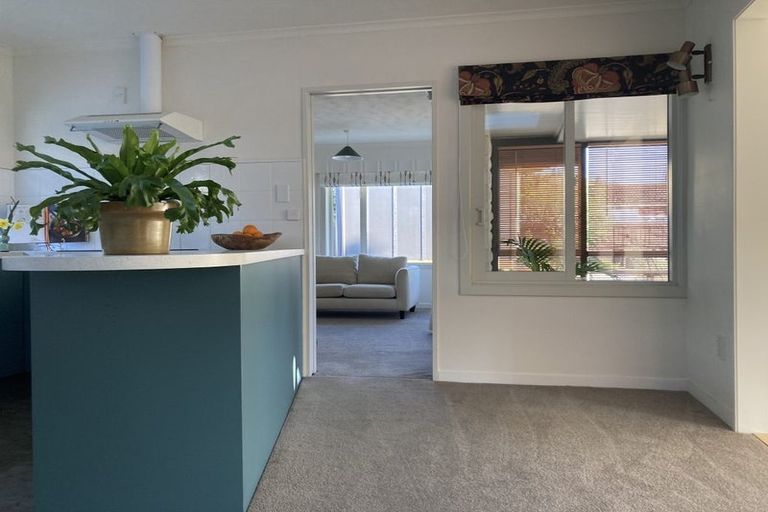 Photo of property in 2/10 Taupata Street, Redcliffs, Christchurch, 8081