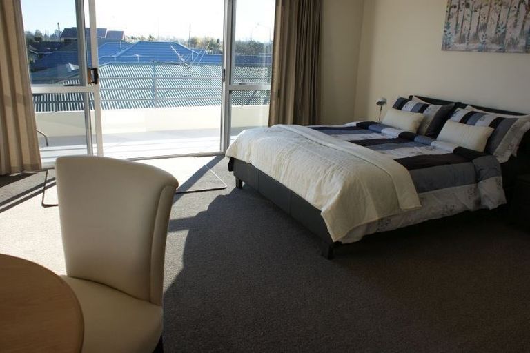 Photo of property in 389 Yaldhurst Road, Russley, Christchurch, 8042