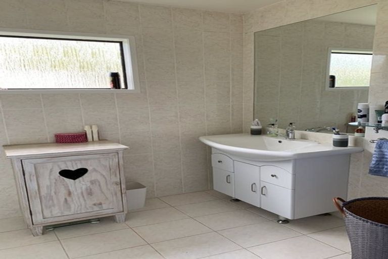 Photo of property in 1/73 Oaktree Avenue, Browns Bay, Auckland, 0630