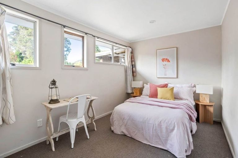 Photo of property in 39 Onedin Place, Titirangi, Auckland, 0604