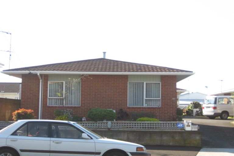 Photo of property in 4/237 Courtenay Street, Strandon, New Plymouth, 4312