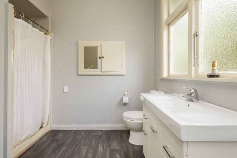 Photo of property in 27 Hardie Street, Hokowhitu, Palmerston North, 4410