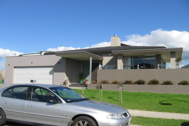 Photo of property in 5 Matau Rise, Te Atatu Peninsula, Auckland, 0610