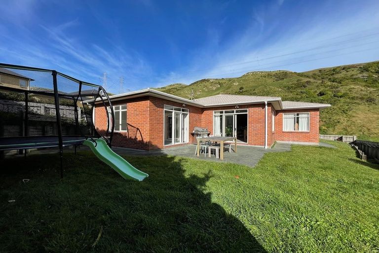 Photo of property in 35 Erlestoke Crescent, Churton Park, Wellington, 6037