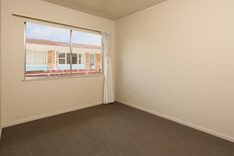 Photo of property in 1/130 Te Atatu Road, Te Atatu South, Auckland, 0610