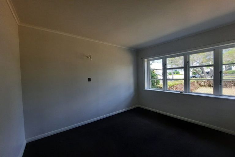 Photo of property in 1/31 Hanlon Crescent, Narrow Neck, Auckland, 0624