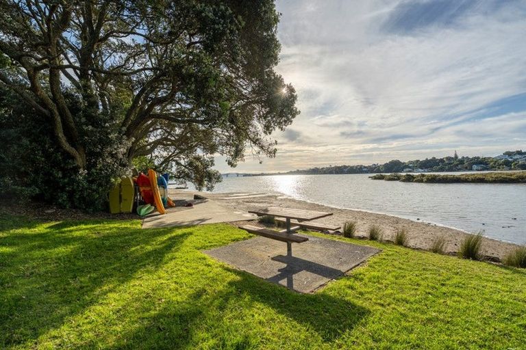 Photo of property in 2/60 Aramoana Avenue, Devonport, Auckland, 0624