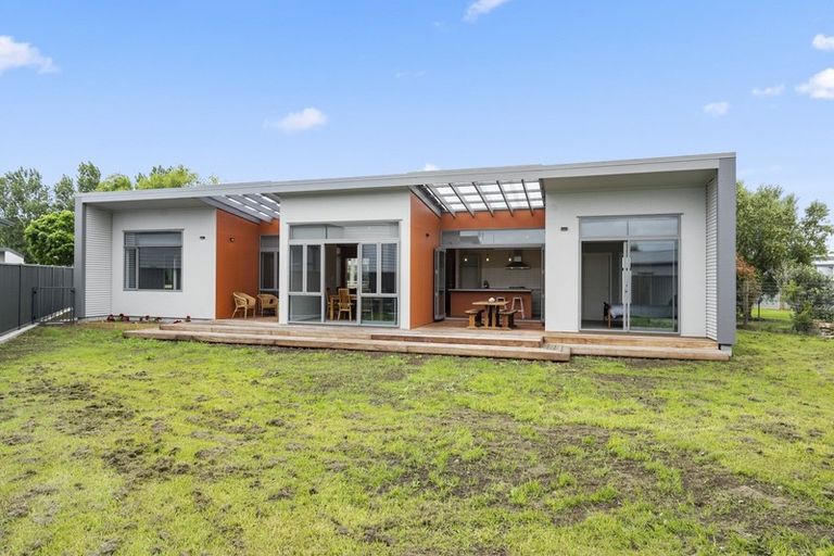 Photo of property in 15a Roberts Street, Martinborough, 5711