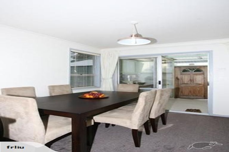 Photo of property in 27 Lisa Rise, Half Moon Bay, Auckland, 2012