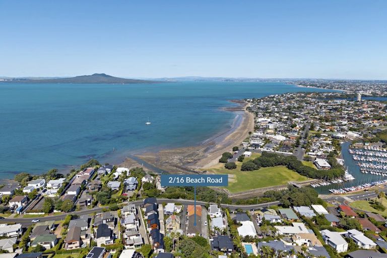 Photo of property in 2/16 Beach Road, Castor Bay, Auckland, 0620