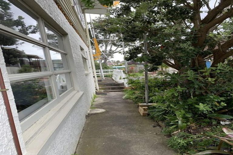 Photo of property in 15 Jaemont Avenue, Te Atatu South, Auckland, 0610